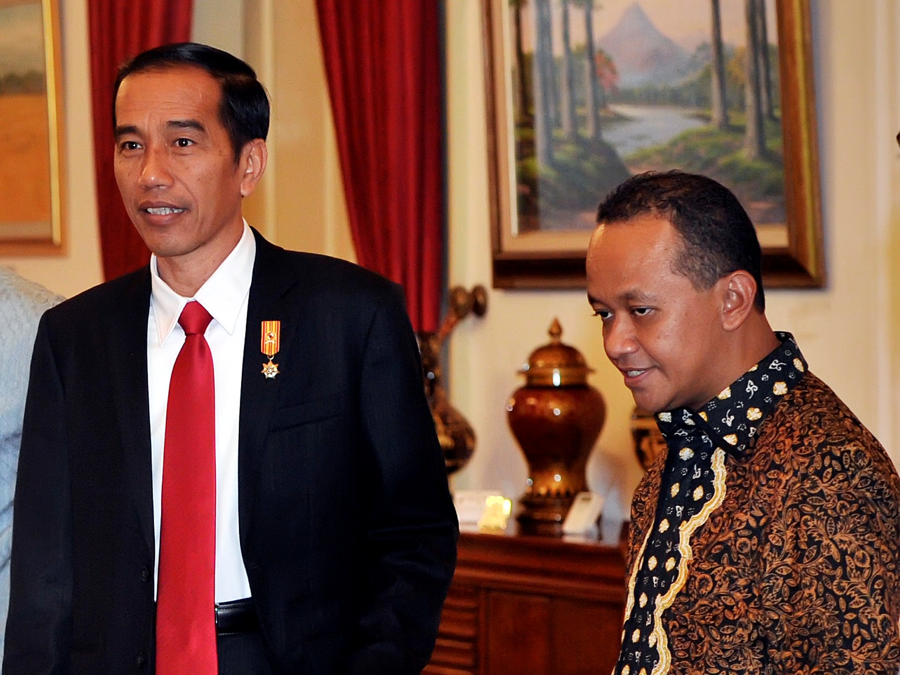 Kepala BKPM Bahlil Lahaladia mendampingi Presiden Joko Widodo