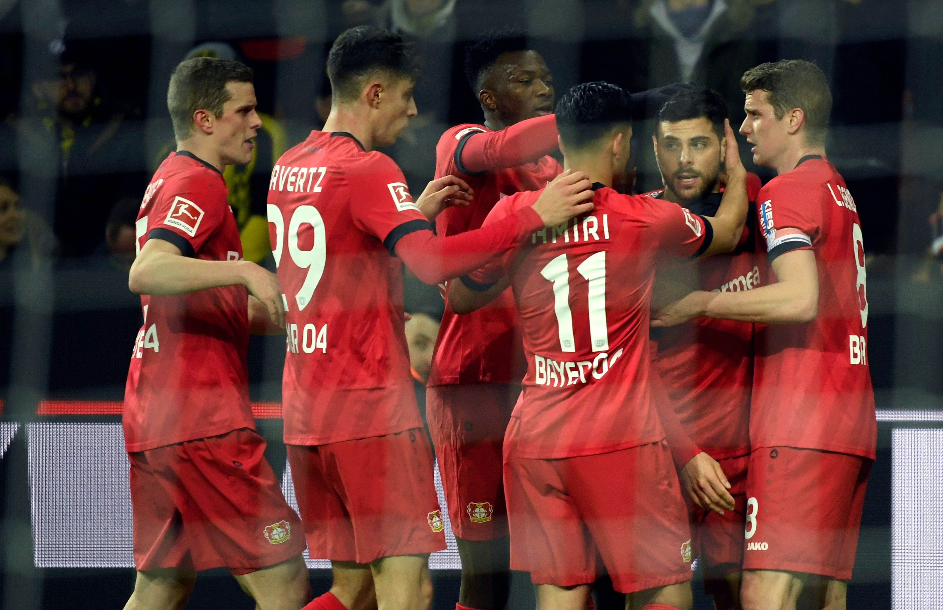 Para pemain Leverkusen melakukan selebrasi usai mencetak gol ke gawang Borussia Dortmund di laga Bundesliga