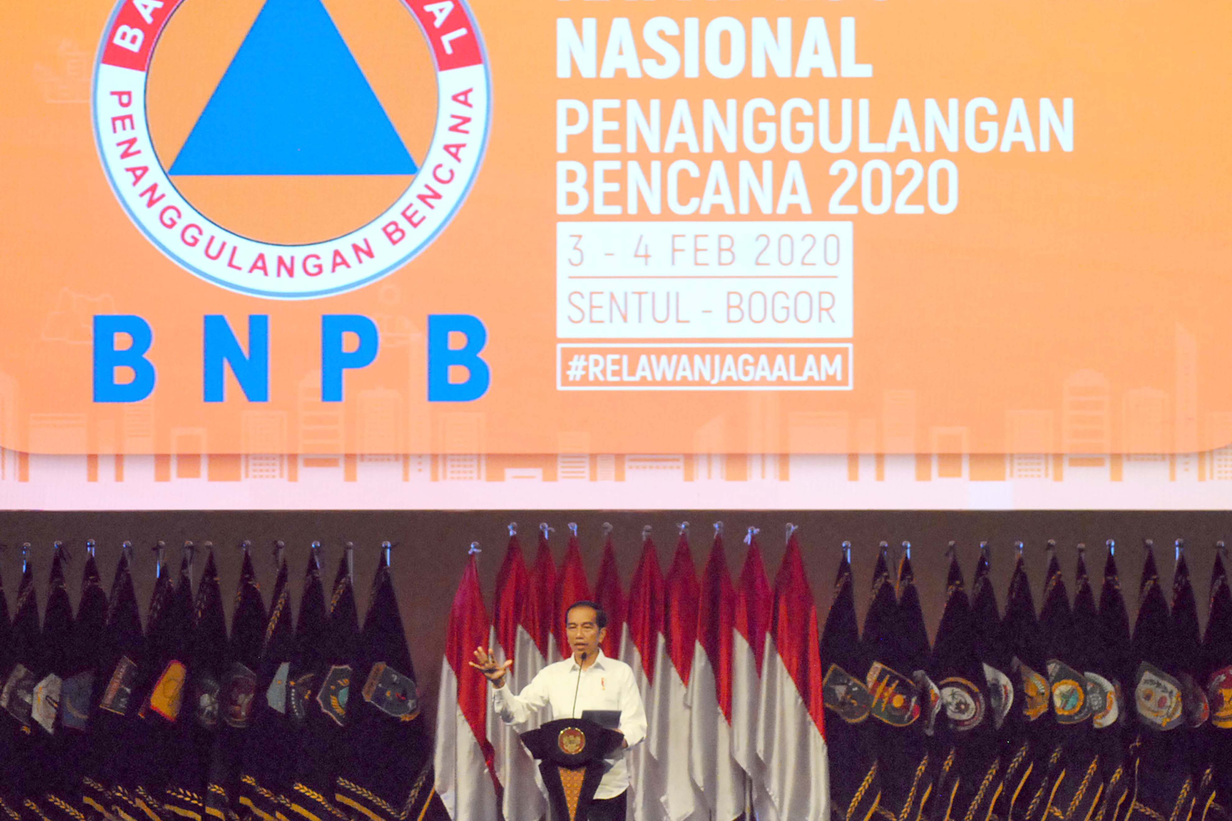  Presiden Joko Widodo menyampaikan arahan pada Rapat Koordinasi Nasional Penanggulangan Bencana 2020 di SICC, Bogor.