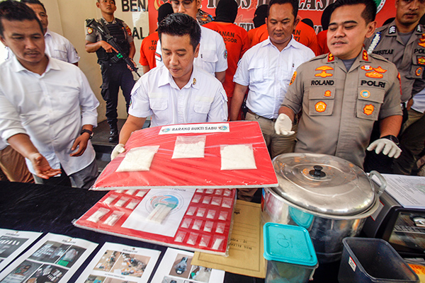 Kepolisian Bogor berhasil ungkap kasus narkoba dan produksi rumahan tembakau sintetis