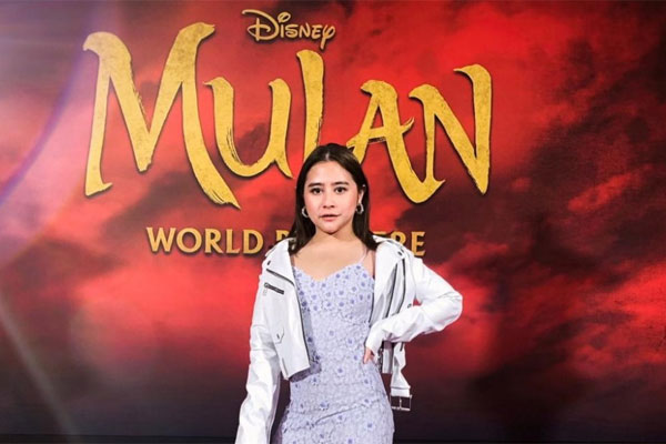 Prilly Latuconsina dalam acara World Premiere Disney’s ‘Mulan’  