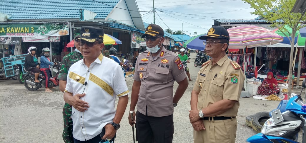  Bupati Poso, Darmin Agustinus Sigilipun tengah mempersdiapan penutupan akses perbatasan.