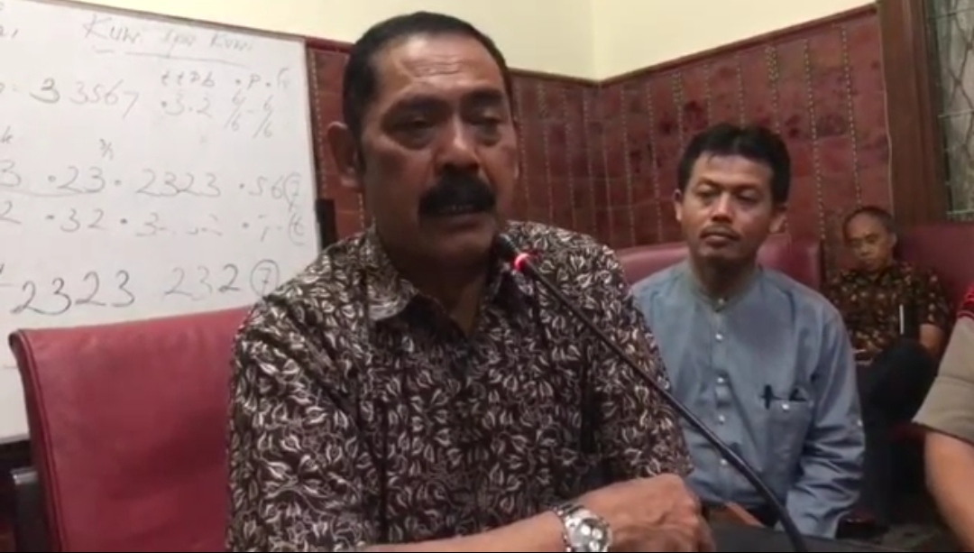 Wali Kota Surakarta FX Hadi Rudyatmo menyatakan wilayahnya KLB korona dan meliburkan sekolah selama 14 hari.  