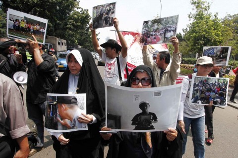 Jemaah Ahmadyah menggelar protes di Jakarta, bebarapa wakt lalu. 