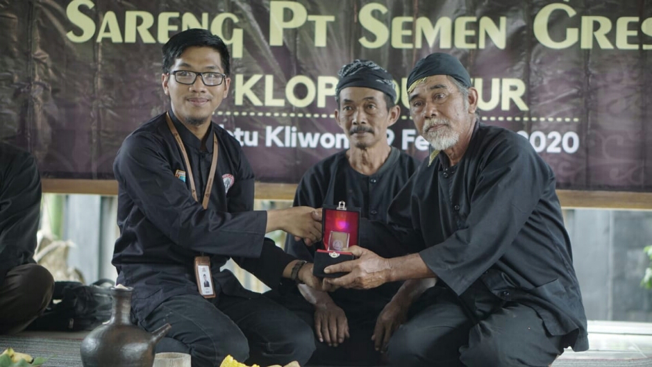 Sarasehan warga Samin Blora dengan PT Semen Gresik membahas menjaga kelestarian alam.