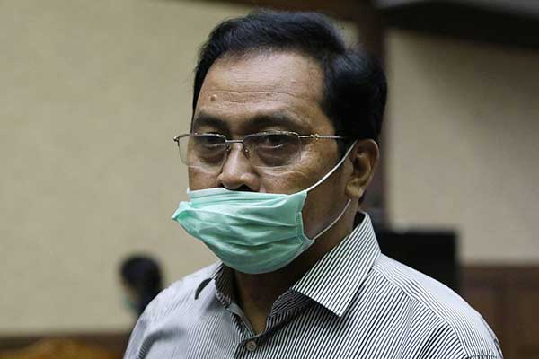 Gubernur nonaktif Kepulauan Riau (Kepri) Nurdin Basirun usai menjalani sidang tuntutan di Pengadilan Tipikor, Jakarta, Rabu (18/3/2020).