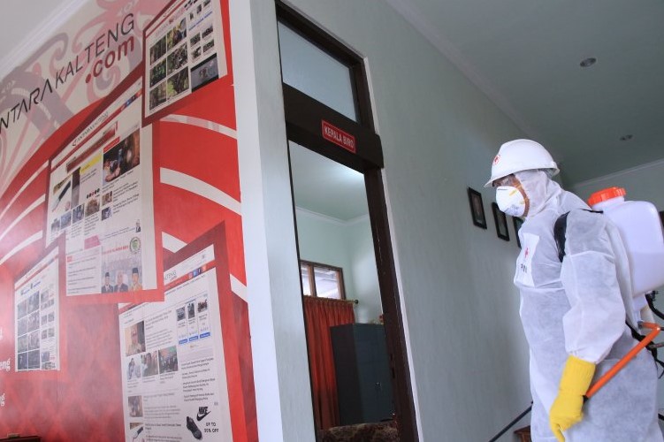 Penyemprotan dissinfektan