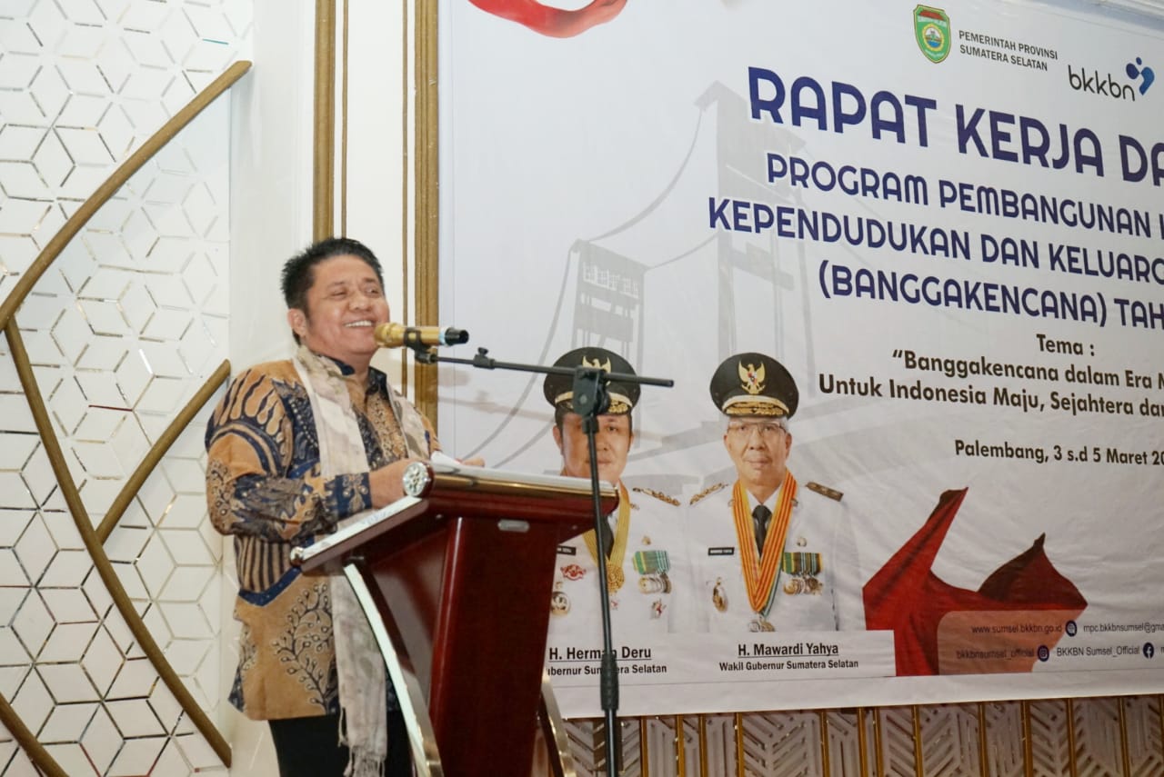 Gubernur Sumatra Selatan Herman Deru meminta masyarakat jangan gaduh terkait virus korona sudah masuk ke Indonesia. 