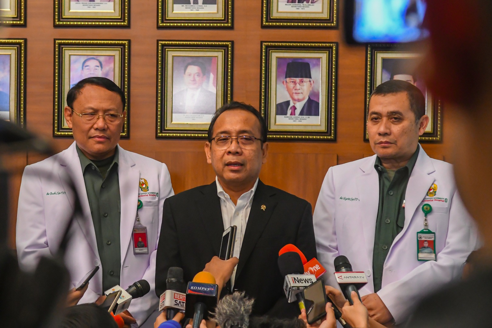 Menteri Sekretaris negara pratikno mengumumkan status kesehatan Menteri Perhubungan Budi Karya Sumadi