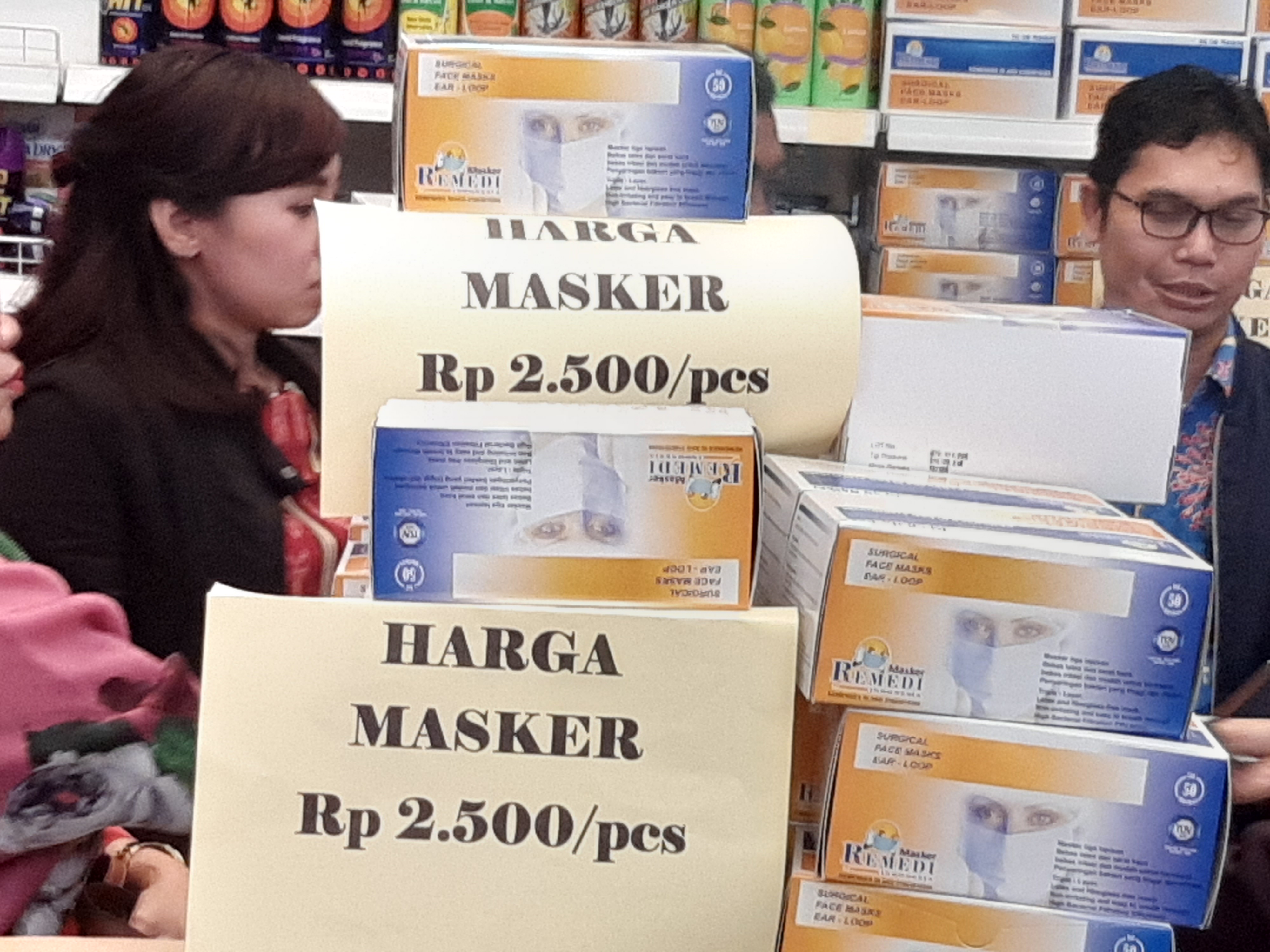 Ilustrasi--penjual masker di Pasar Pramuka
