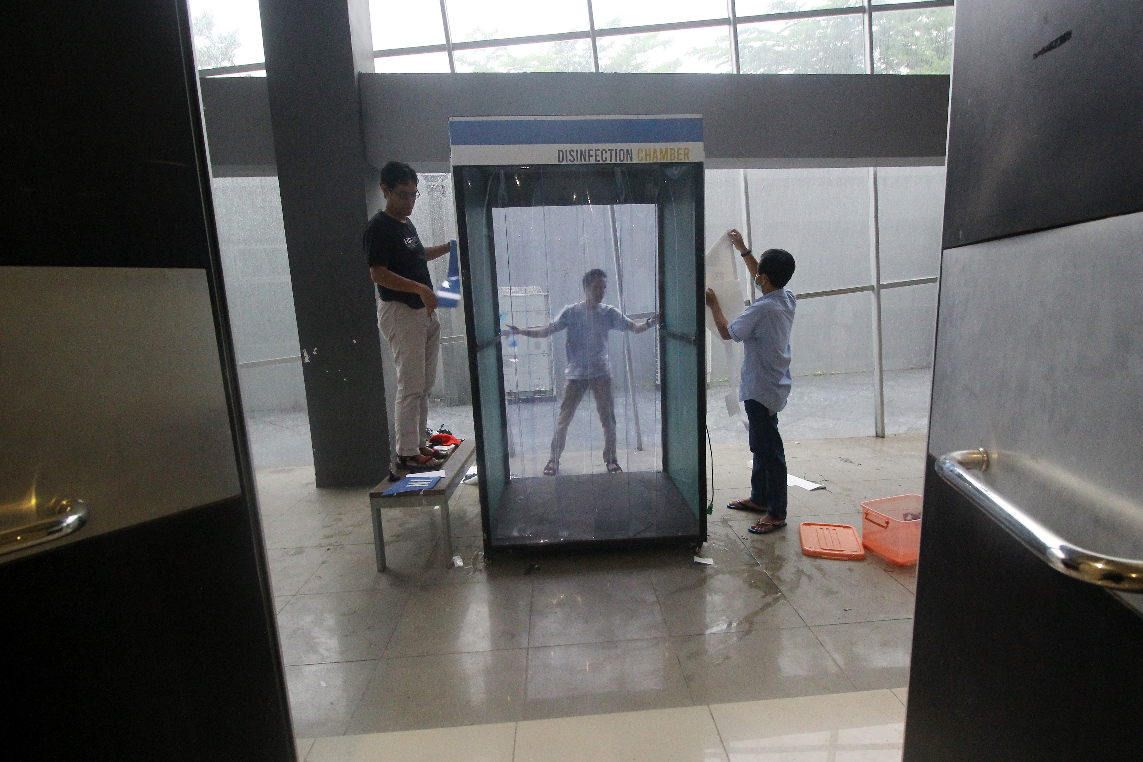 Tim dari Institut Teknologi Sepuluh Nopember (ITS) menyelesaikan pembuatan ruang sterilisasi (Sterilization Chamber) portabel di Gedung Pusa