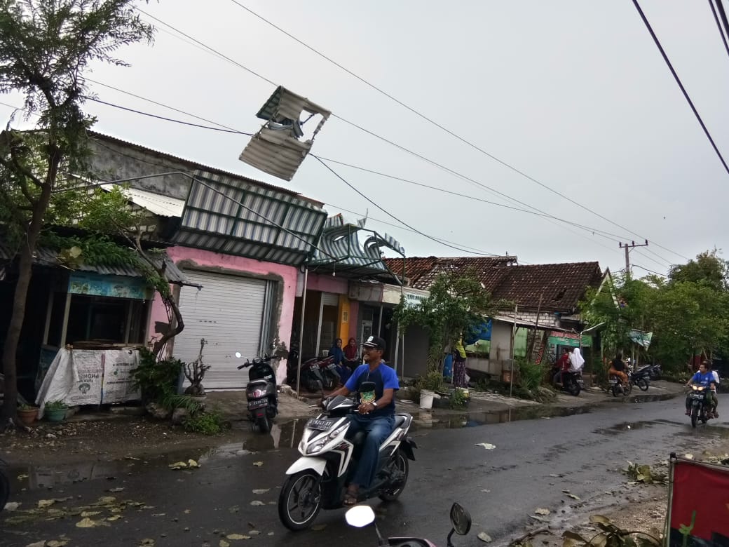 Ilustrasi: Belasan rumah rusak dan sebagian bangunan rumah roboh akibat terjangan angin beliung juga terjadi di Kabupaten Lamongan.