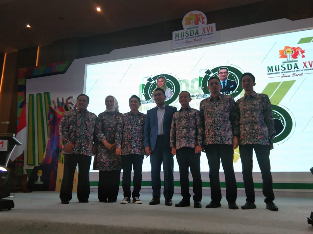 Gubernur Jawa Barat Ridwan Kamil memprioritaskan investor lokal untuk pengembangan wisata alam.