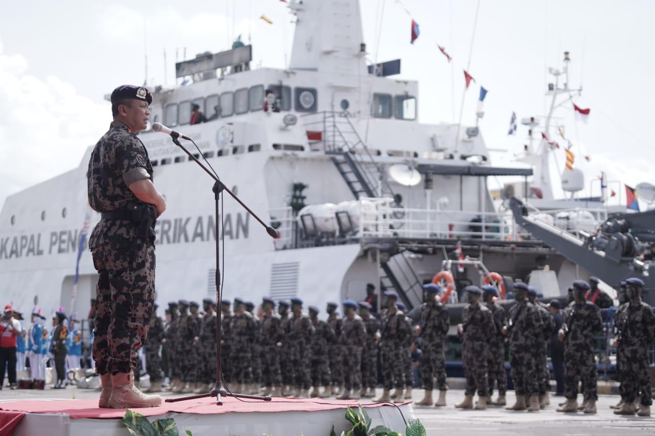 Menteri KKP Edhy Prabowo tengah memimpin upacara kesiagaan kapal pengawas perikanan.