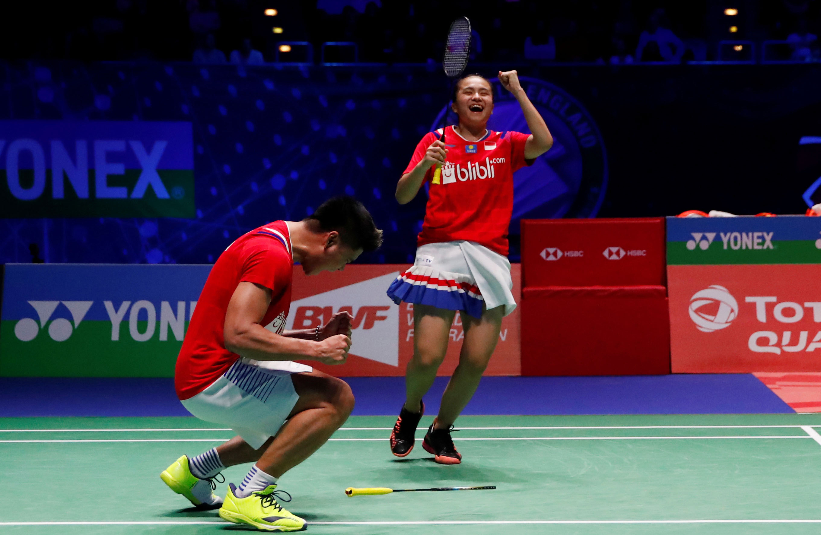 Pasangan Praveen Jordan dan Melati Daeva Oktavianti meluapkan kegembiraannya seusai memenangi laga final All England 2020.