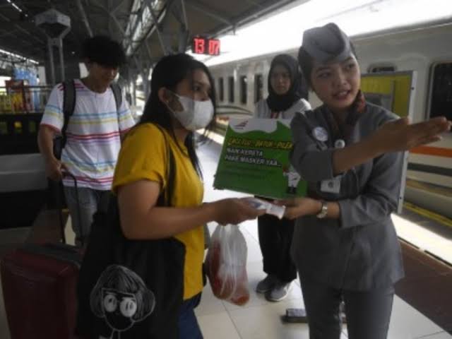 Ilustrasi pemudik menggunakan kereta