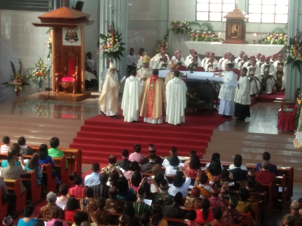 Prosesi penahbisan Uskup Ruteng Mgr Siprianus Hormat, Kamis (19/3/2020)