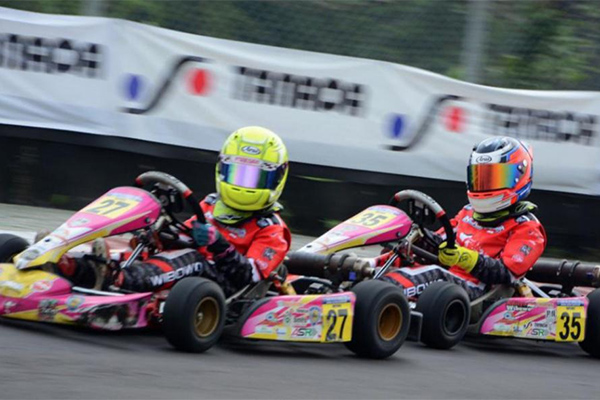 Aditya dan Calvin Wibowo saat berlomba di Kejurnas Gokart