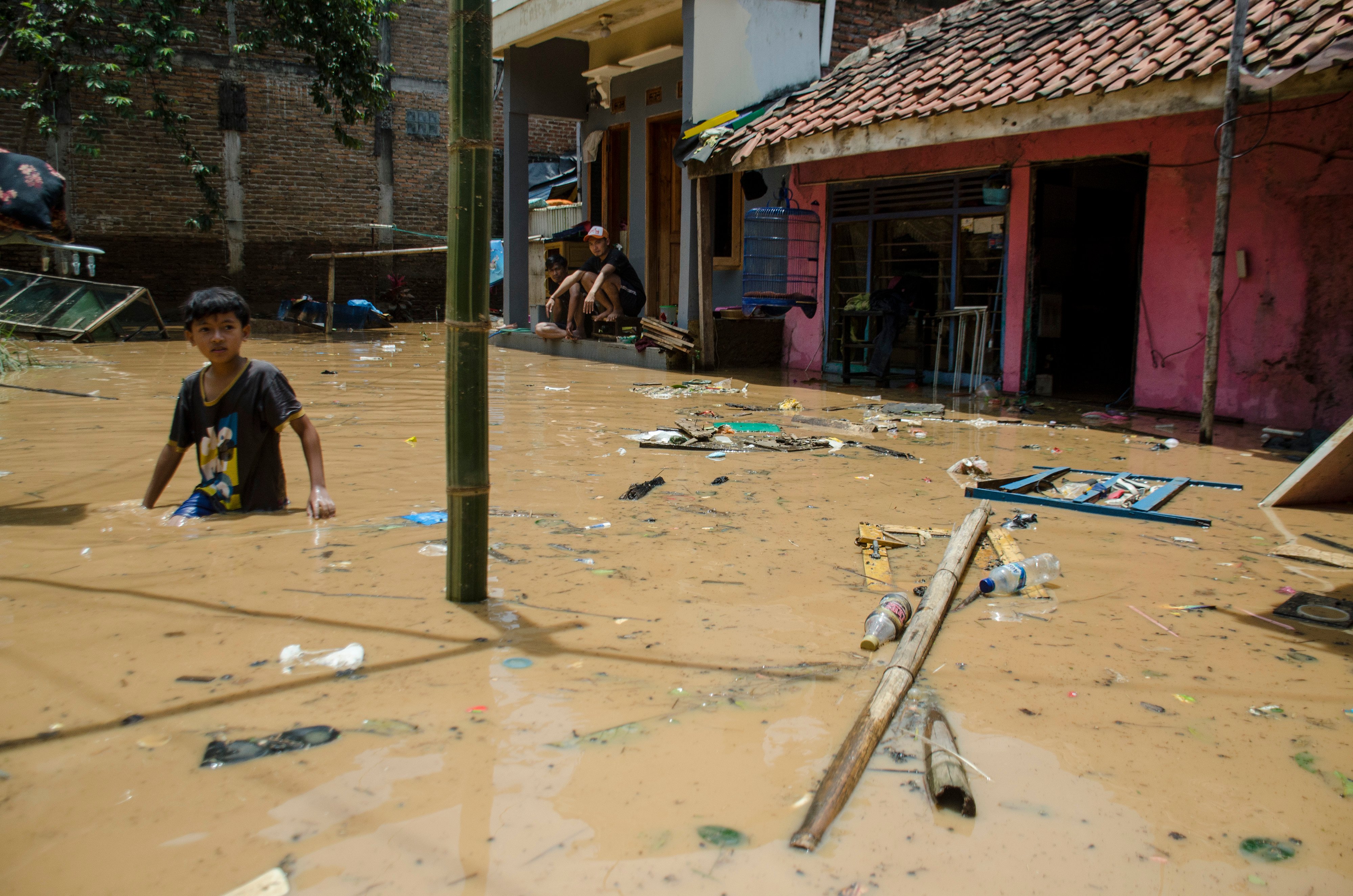 Banjir di Kabupaten Sumedang, Jumat (28/2/2020). Bencana hidrometeorologi masih mendominasi bencana hingga Februari 2020. 