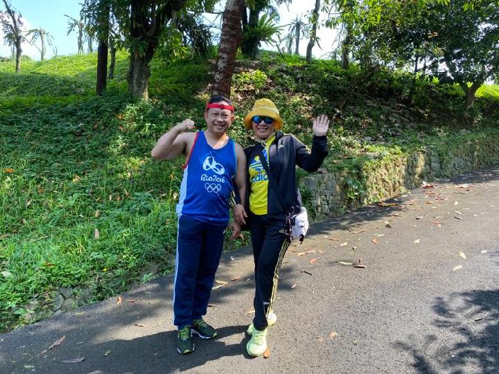 Menteri Dalam Negeri Tito Karnavian dan Istri sedang olah raga