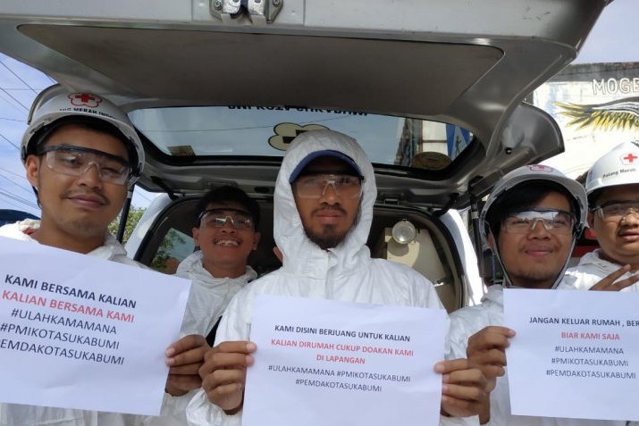 Relawan Palang Merah Indonesia (PMI) Kota Sukabumi, Jawa Barat.