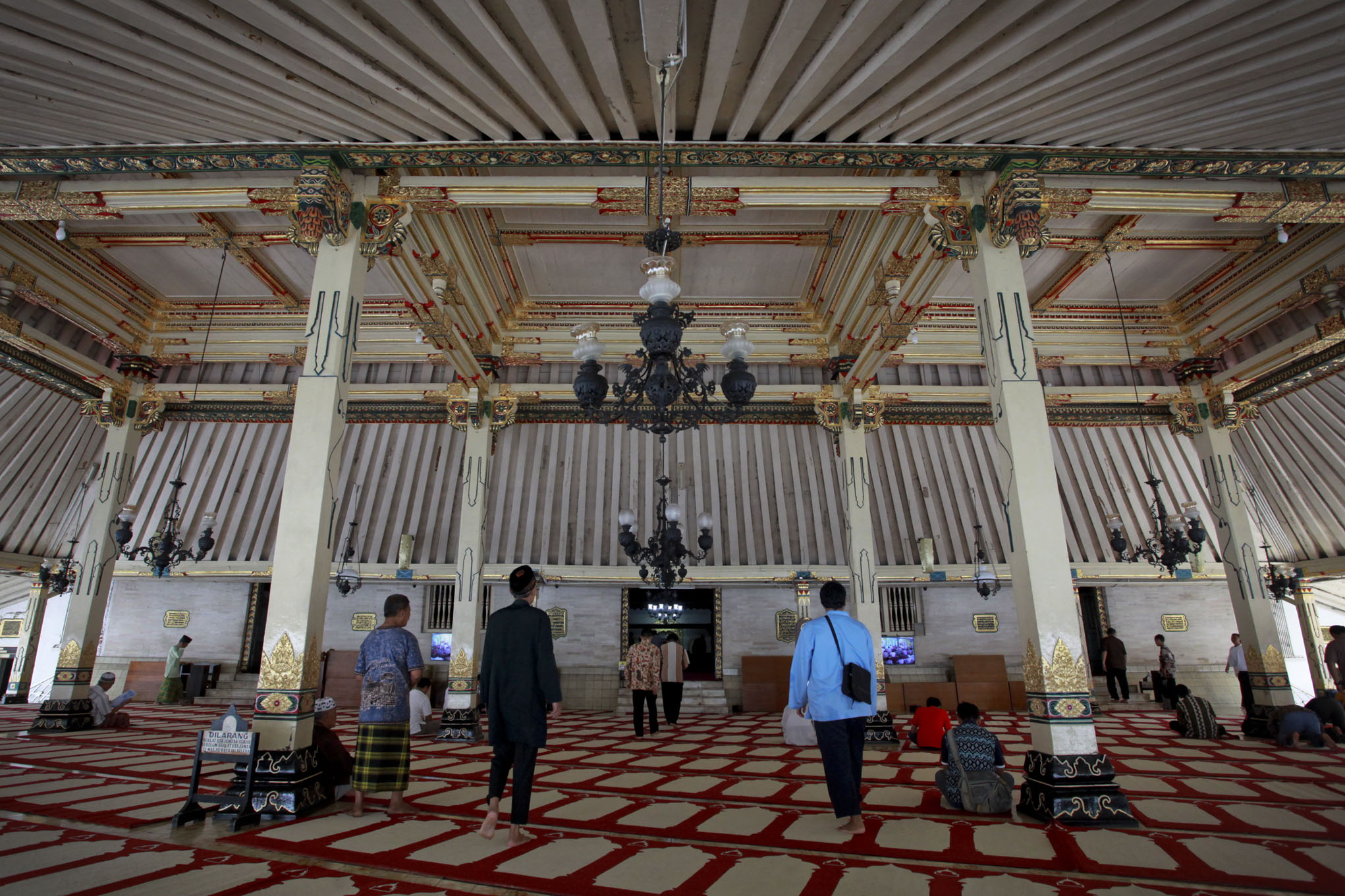 Sejumlah umat berada di Masjid Gedhe Kauman, Yogyakarta, beberapa waktu lalu. 