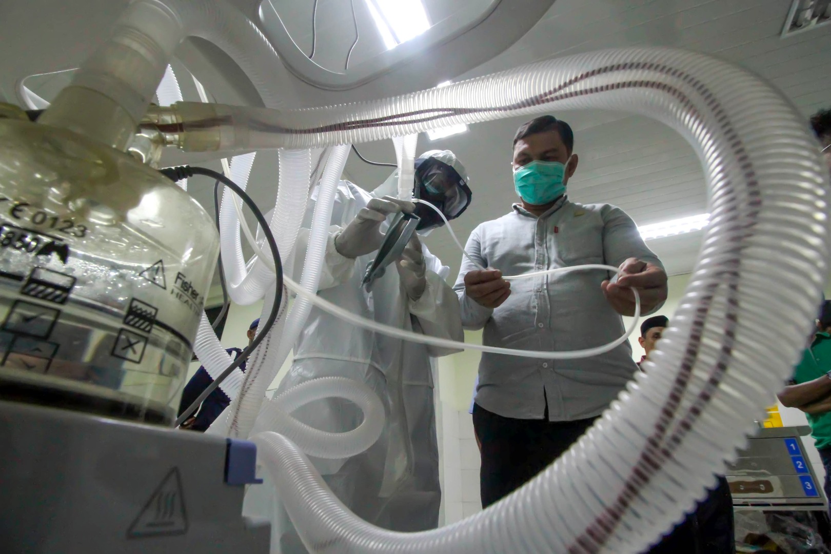 Fraksi Partai NasDem, Subardi mendesak kalangan rumah sakit swasta juga mengembangkan diri untuk mampu menangani virus korona. 