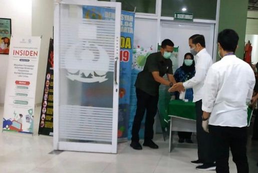 Presiden Joko Widodo telah tiba di Rumah Sakit Tingkat III Slamet Riyadi Surakarta, Jawa Tengah, pada pukul 18.20 WIB