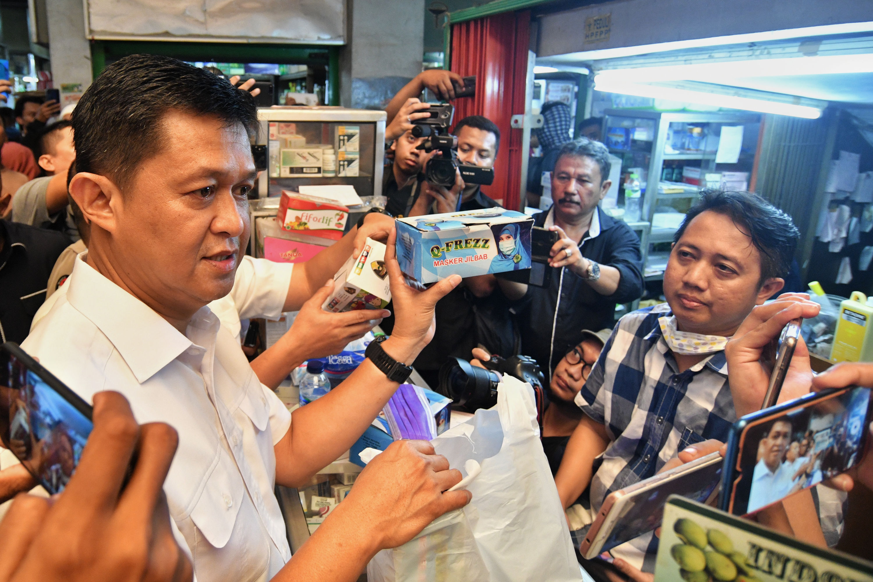  Polda Metro Jaya mengadakan inspeksi mendadak alias sidak di Pasar Pramuka, Matraman, Jakarta Timur Rabu (4/3). 