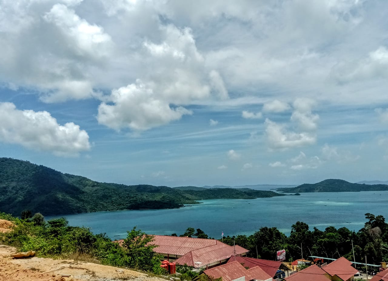 Pemandangan dari Kantor Bupati Kepulauan Anambas.