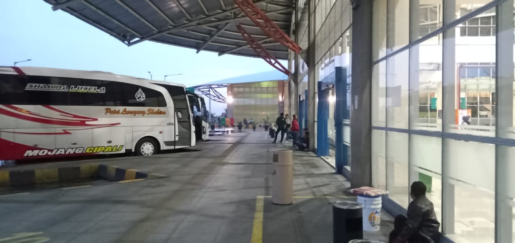 Suasana di terminal keberangkatan terminal Pulogebang