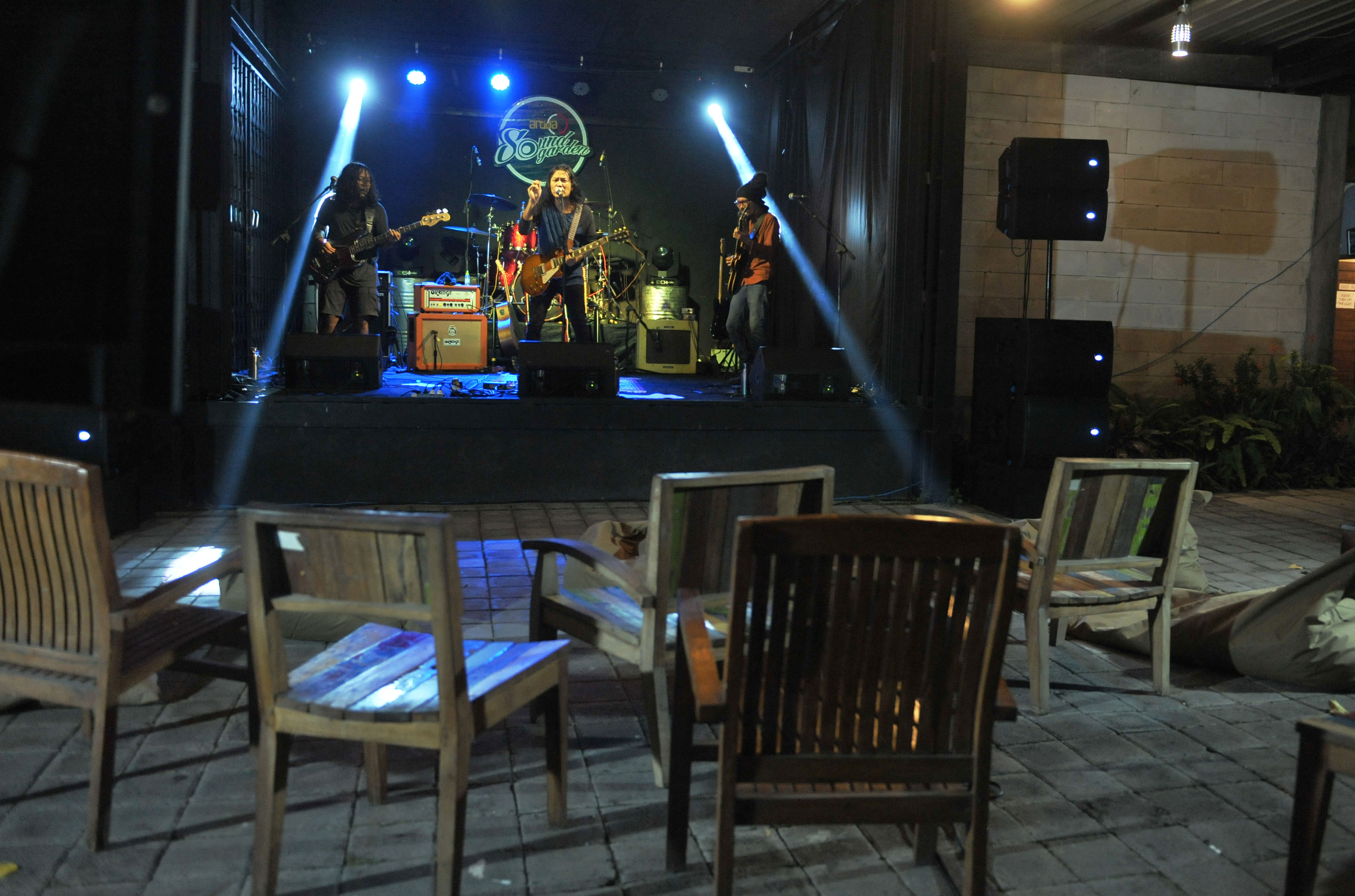  Kelompok musik Navicula menggelar konser tanpa penonton di Denpasar, Bali dan disiarkan secara streaming.