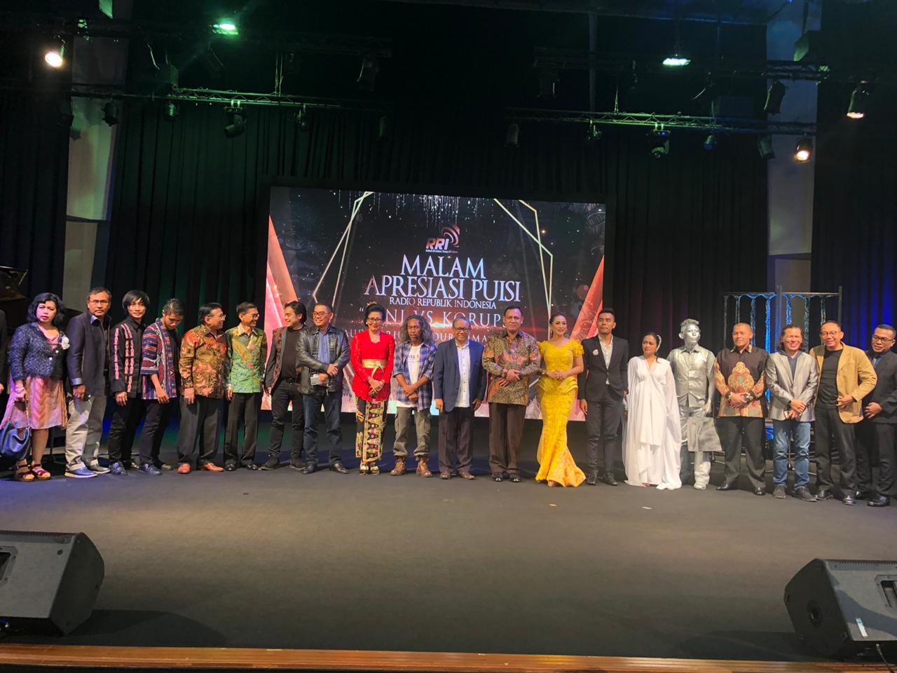 Malam apresiasi seni versus korupsi.