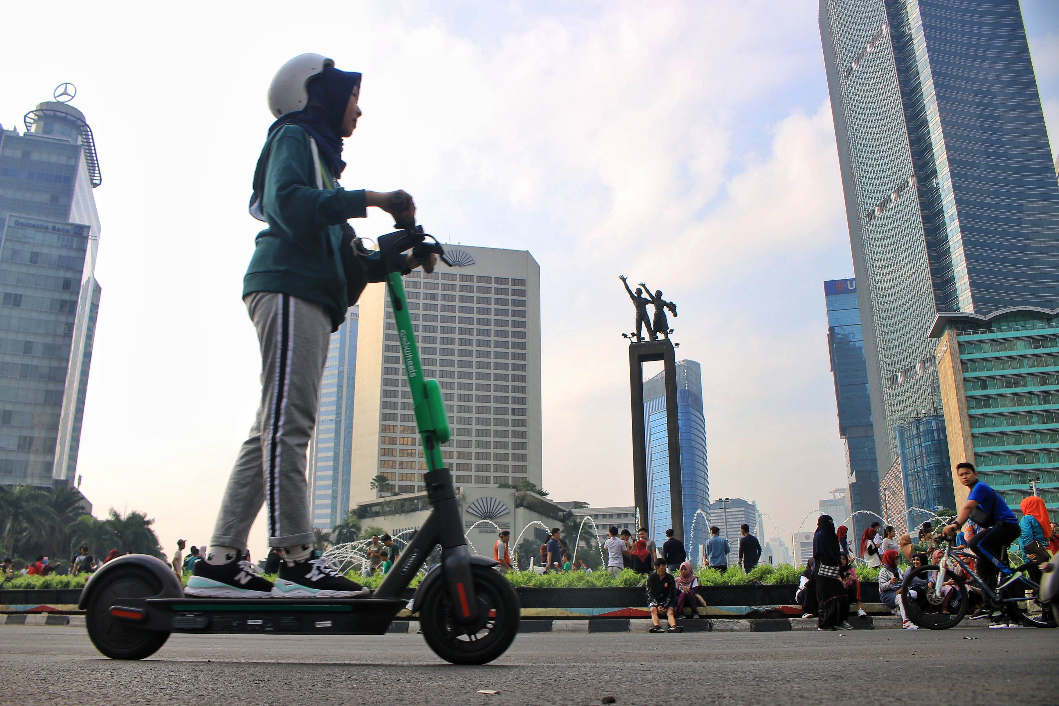 Momen CFD di Bundaran HI