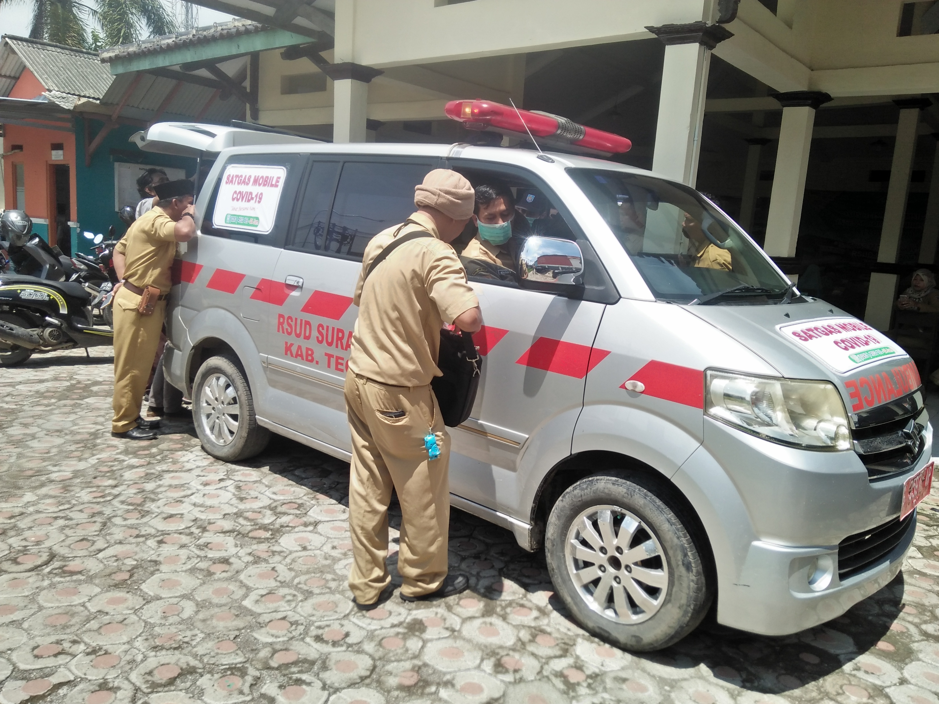 Mobil Ambulas Satgas Korona milik RSUD Suradadi, Kabupaten Tegal.