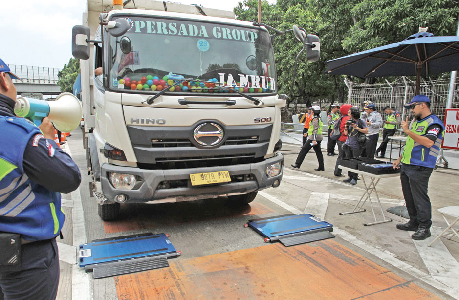 PENINDAKAN KENDARAAN KELEBIHAN MUATAN