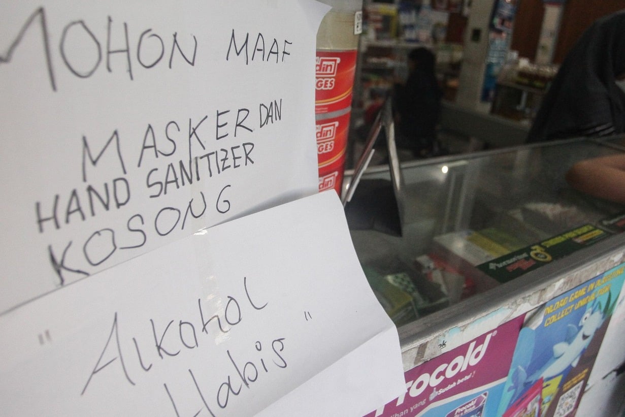Pengumuman ketiadaan stok masker, hand sanitizer, dan alkohol