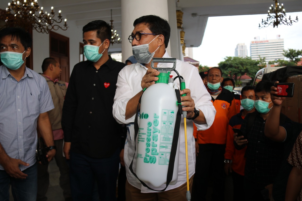 Machfud Arifin mendorong Pemkot Surabaya bangun criris center covid-19.
