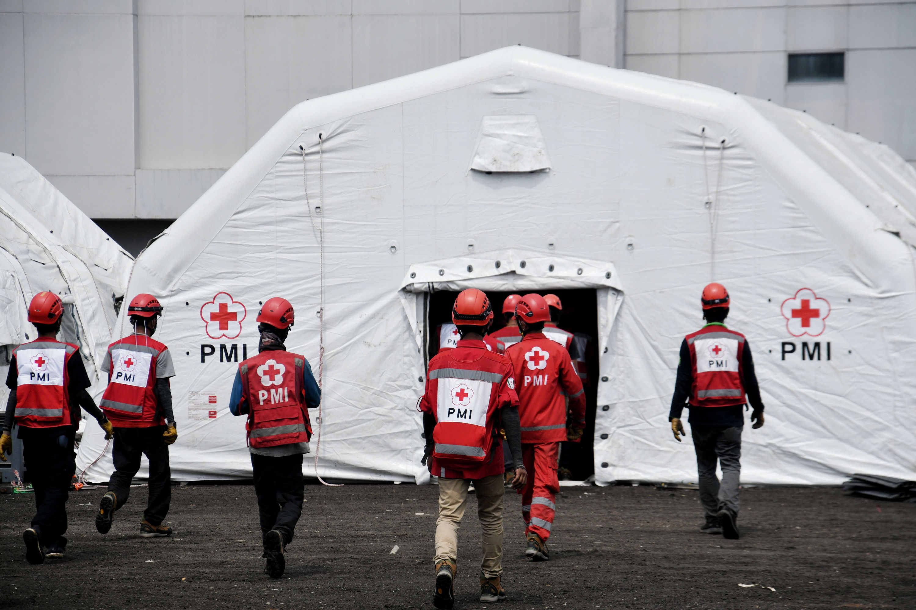 PMI tengah menyiapkan gudang logisltik penanganan covid-19.