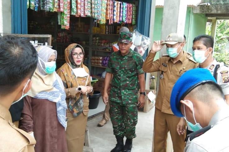 Petugas keamanan dan kesehatan di Ogan Komering Ilir