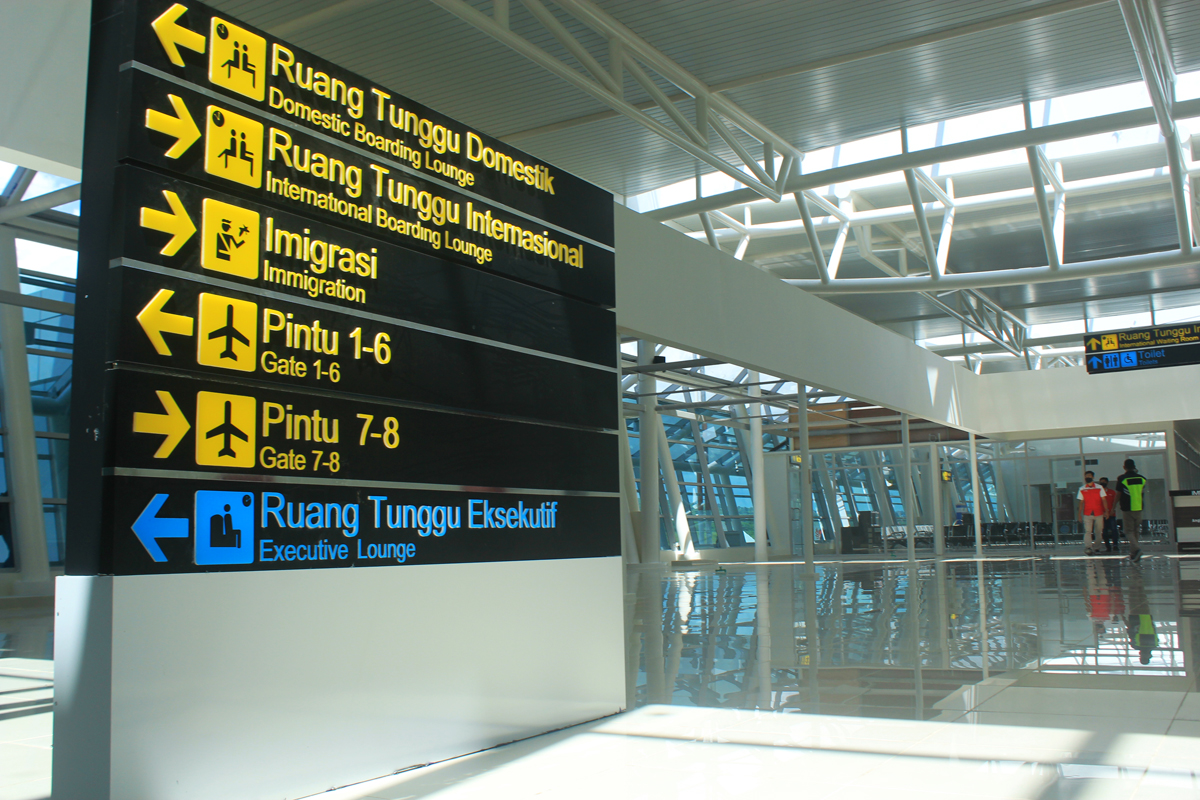 Teminal baru Bandara El Tari Kupang, Nusa Tenggara Timur (NTT) yang mulai beropeasi, Selasa (31/3). 