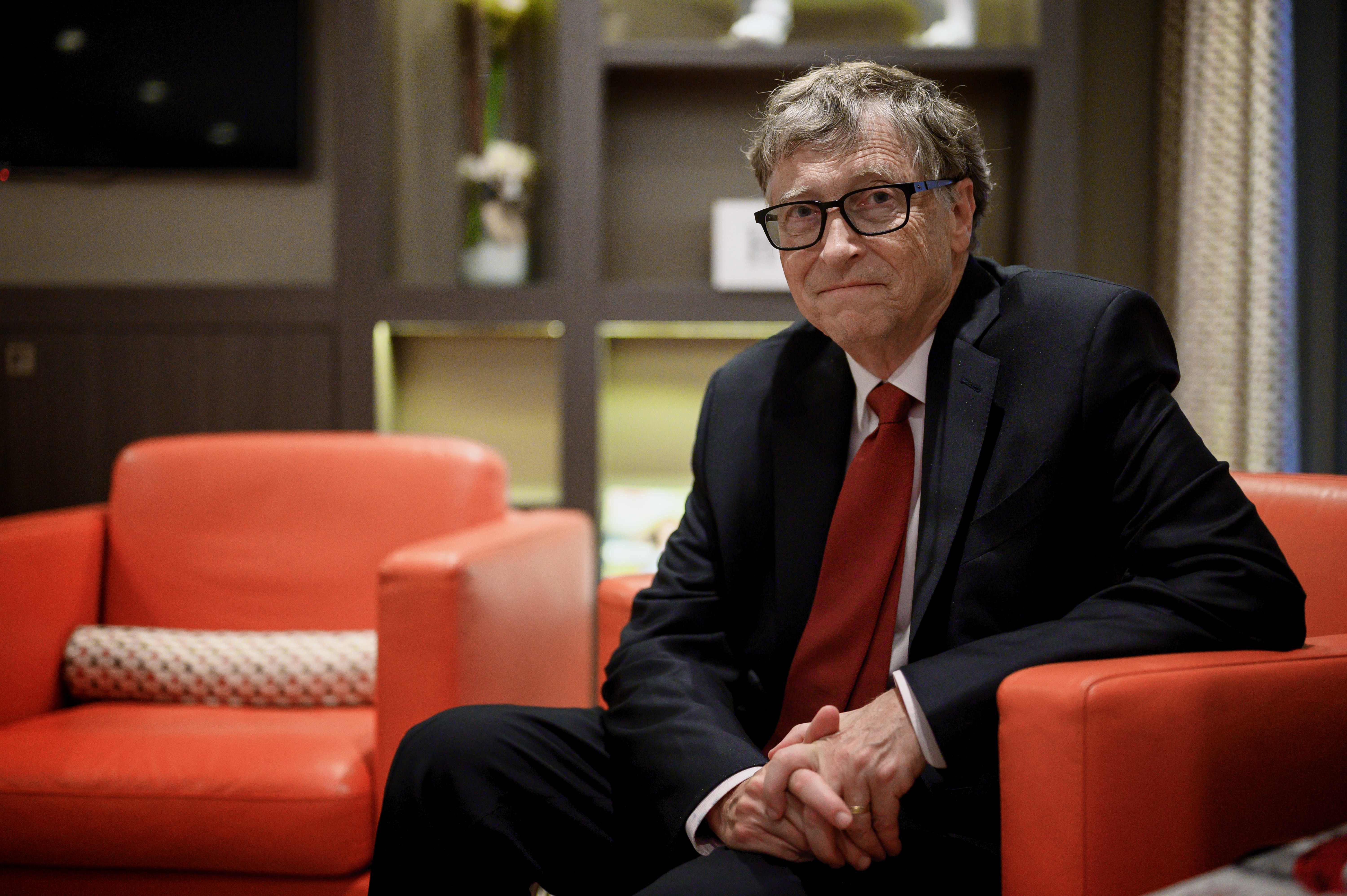 Bill Gates mundur dari dewan direksi Microsoft dan  fokus mengelola yayasannya di bidang pendidikan, kesehatan dan memerangi kemiskinan.