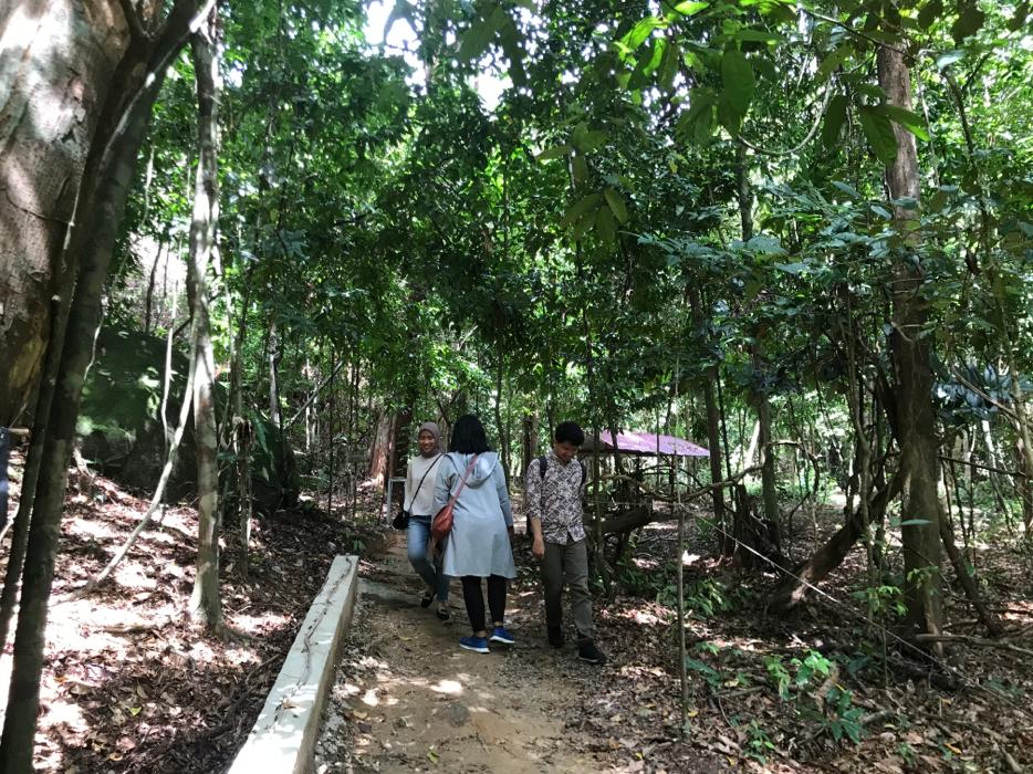 Pemnadangan Peramun Hill, di Bukit Peramun, Belitung.