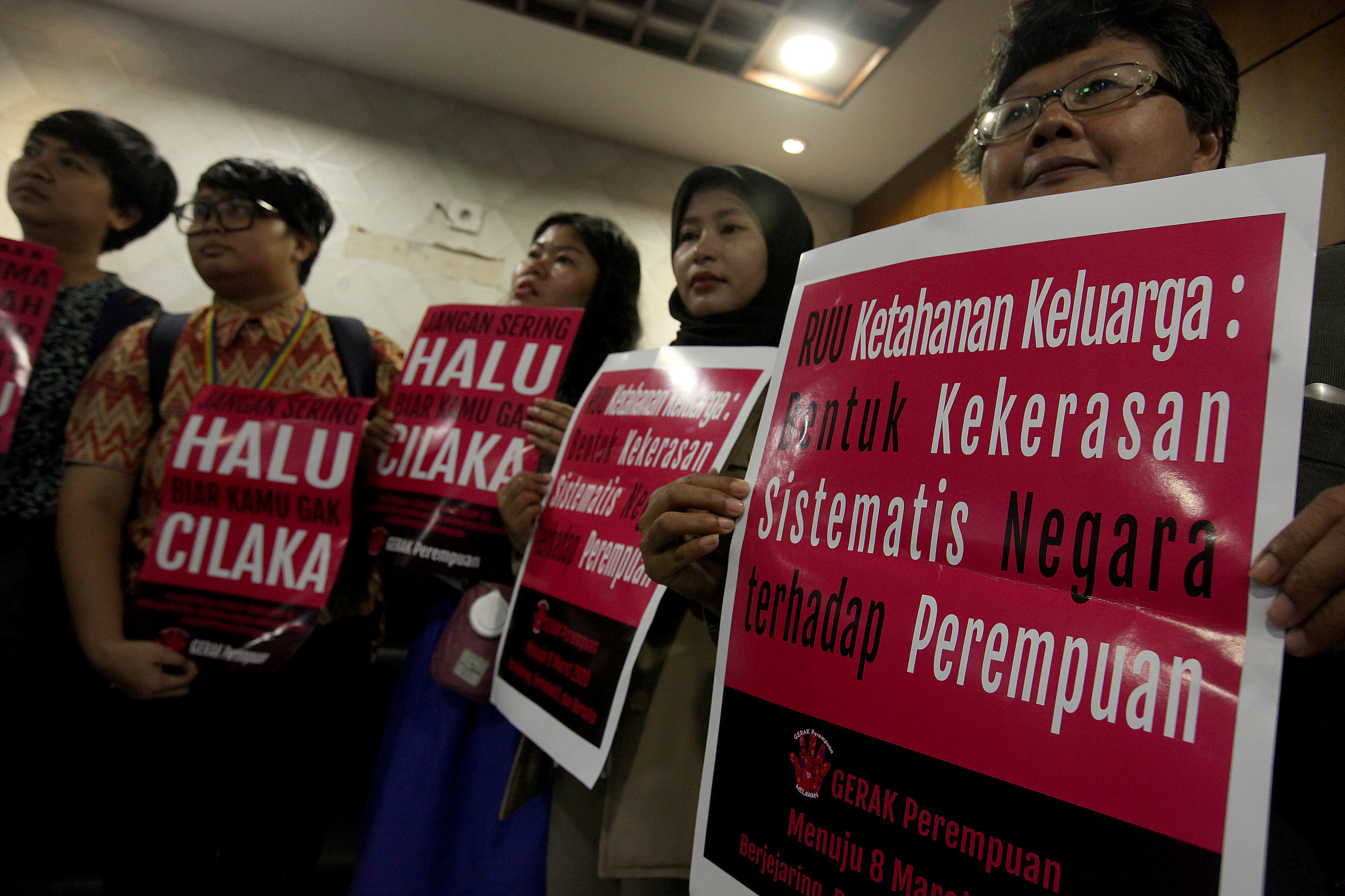 Aktivis menyuarakan penolakan terhadap RUU Ketahanan keluarga