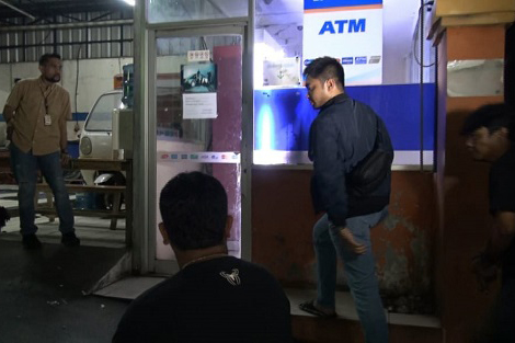 Lokasi pelaku mencungkil mesin ATM di kawasan Palmerah, Jakarta Barat. 