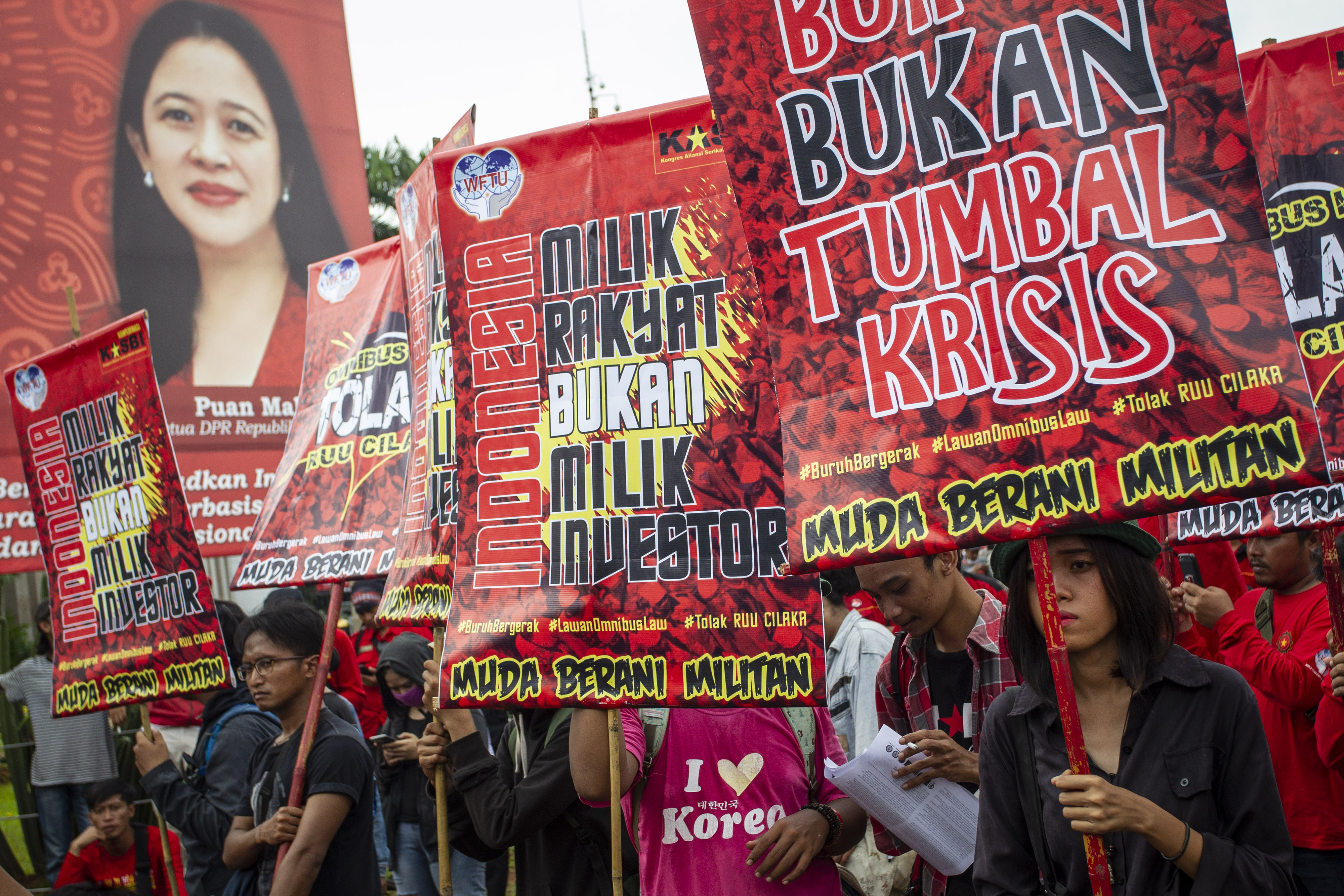 Demo menolak produk hukum Omnibus Law pertama di Indonesia, yakni RUU Cipta Lapangan Kerja