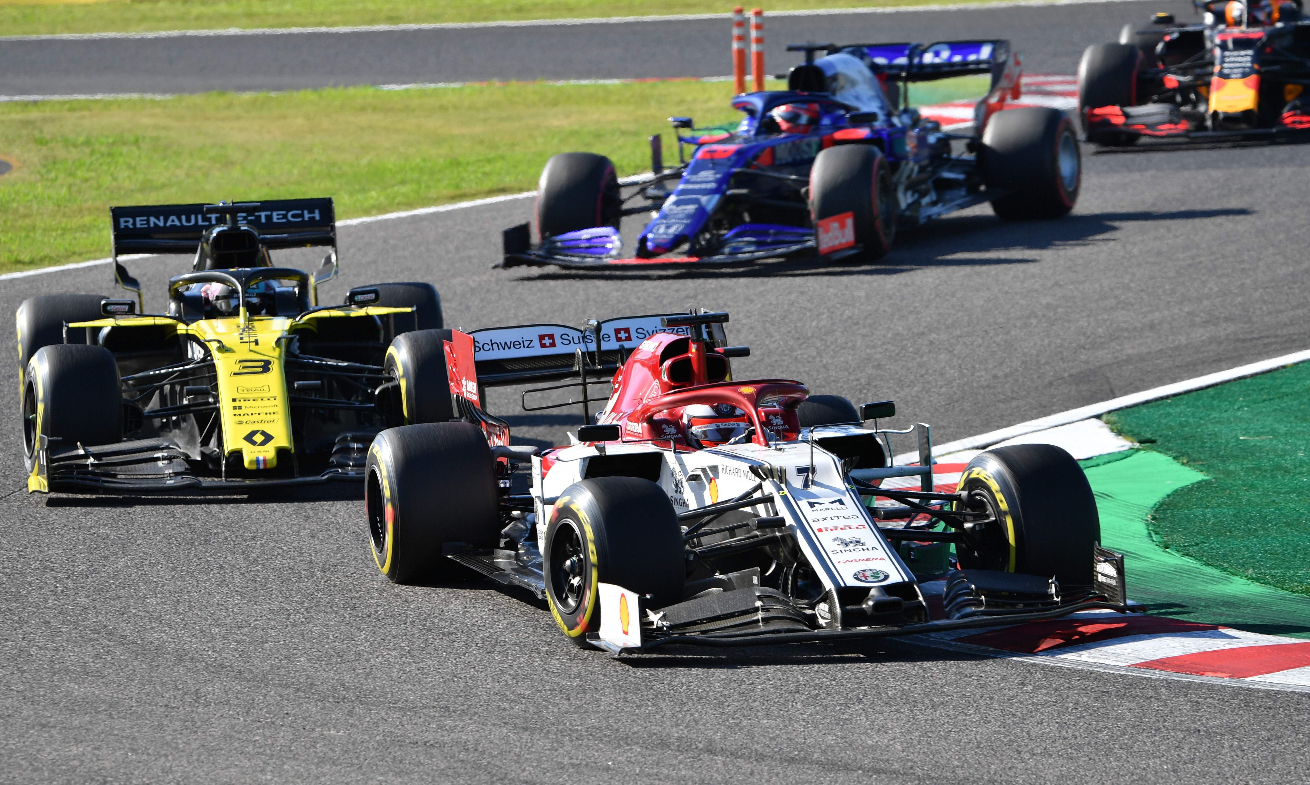 Aksi para pembalap Formula 1 saat bertanding.