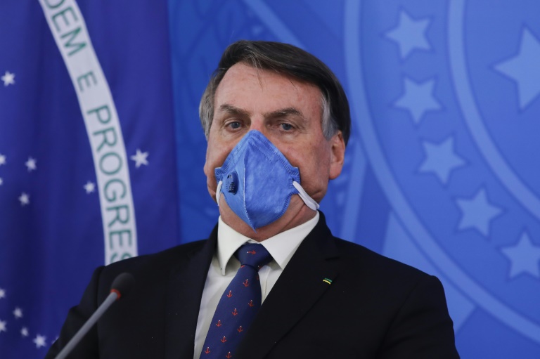 Presiden Brasil Jair Bolsonaro telah melontarkan pernyataan kontroversial terkait upaya pencegahan pandemi virus korona.