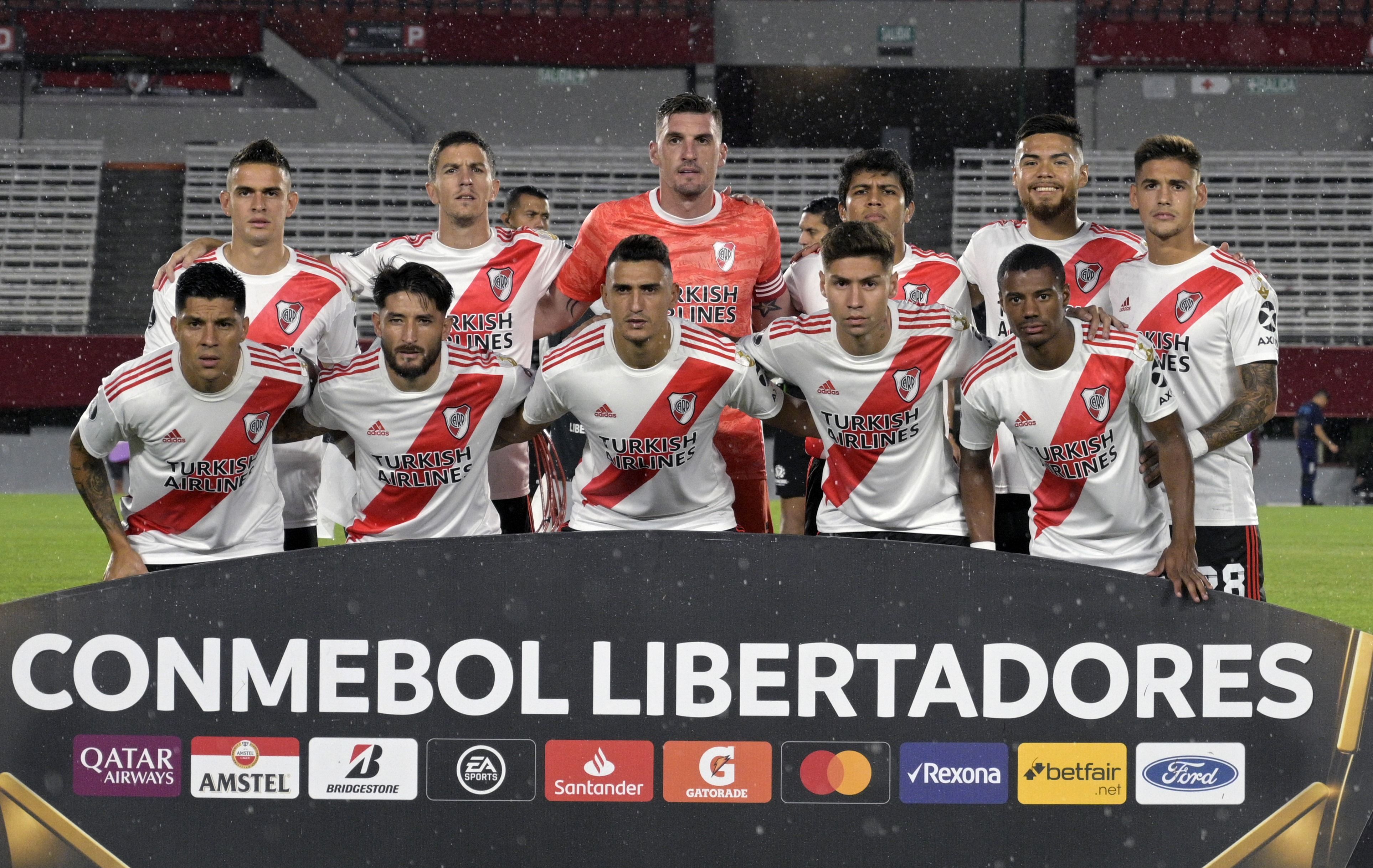 Para pemain River Plate berpose sebelum laga Copa Libertadores