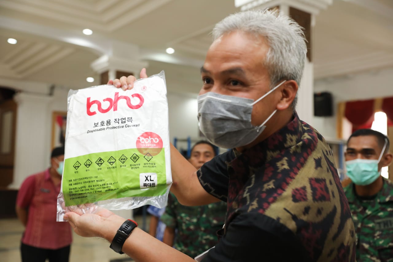 Gubernur Jawa Tengah Ganjar Pranowo siap menambah ruang isolasi baru terkait pandemi korona.